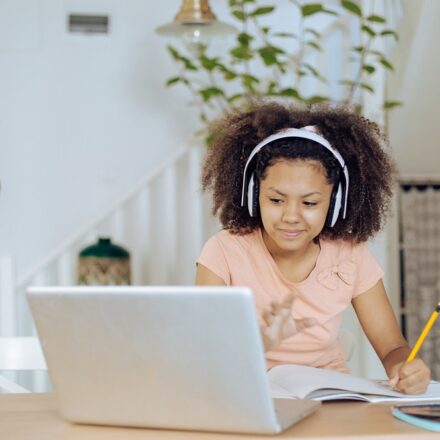 How Online Tutors Help Students Build Confidence